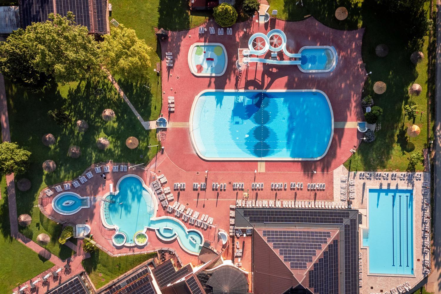 Terme Banovci - Mobilne Hiske Med Brajdami Hotel ภายนอก รูปภาพ