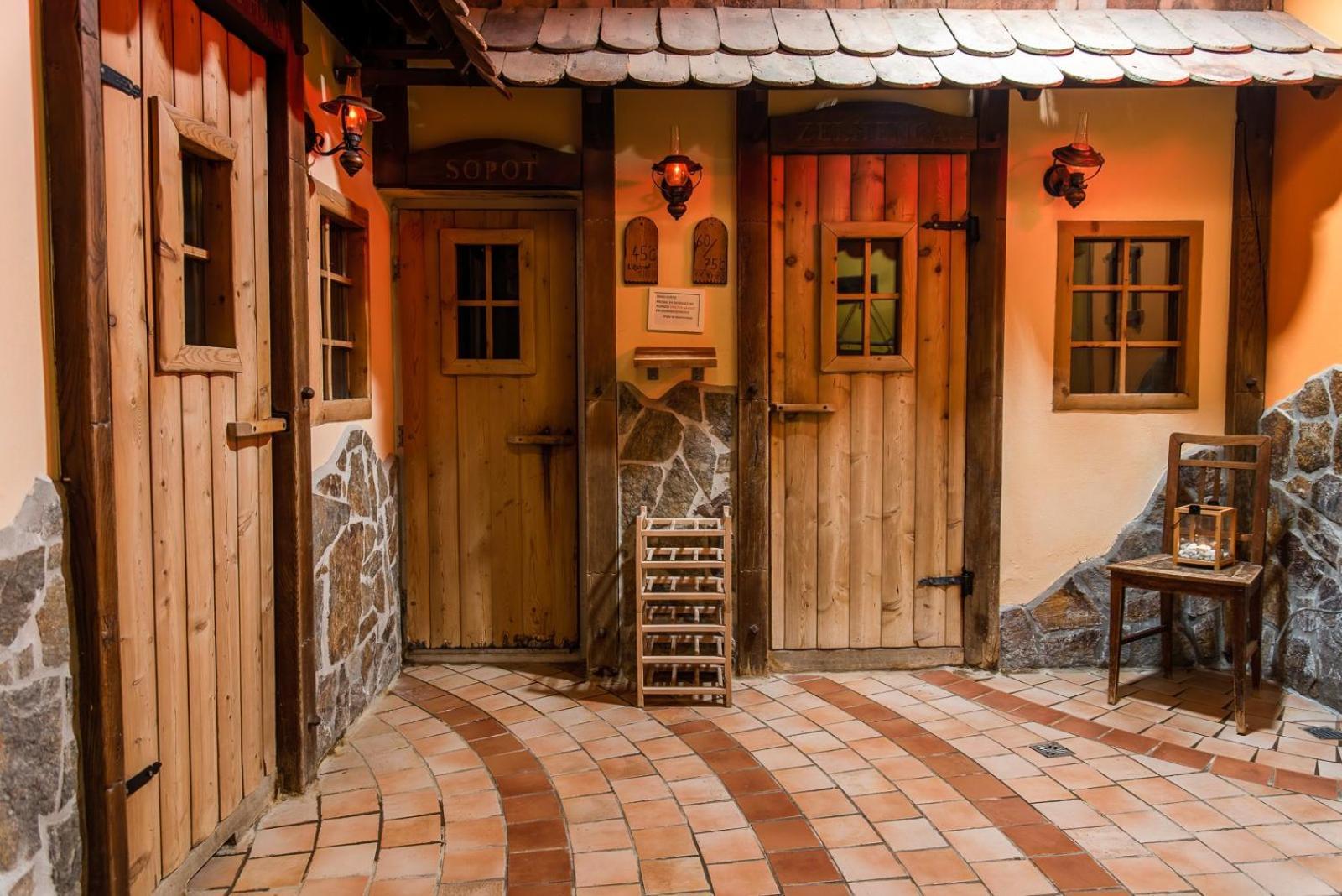 Terme Banovci - Mobilne Hiske Med Brajdami Hotel ภายนอก รูปภาพ